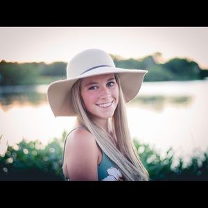 Meet your Posher, Briana